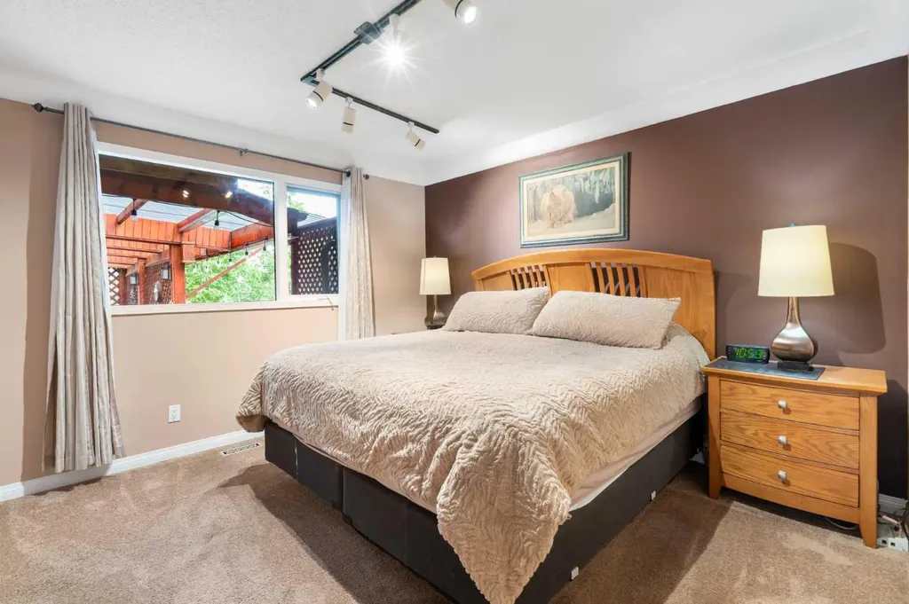 48 Deermont Way SE Calgary AB T2J 5P3