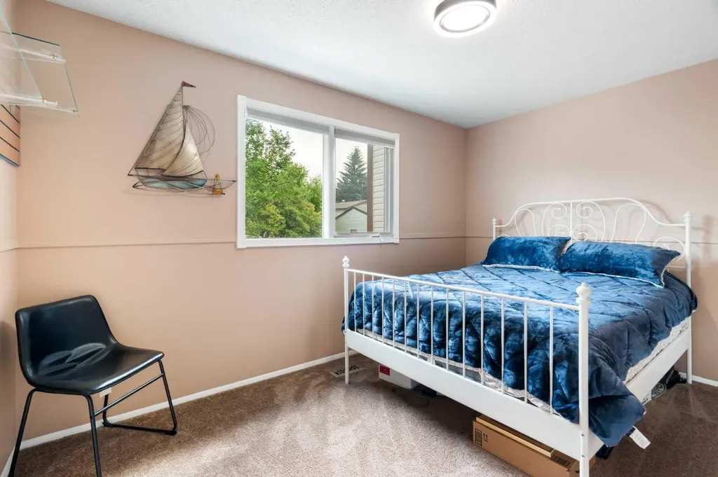 48 Deermont Way SE Calgary AB T2J 5P3