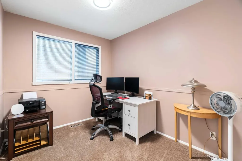 48 Deermont Way SE Calgary AB T2J 5P3