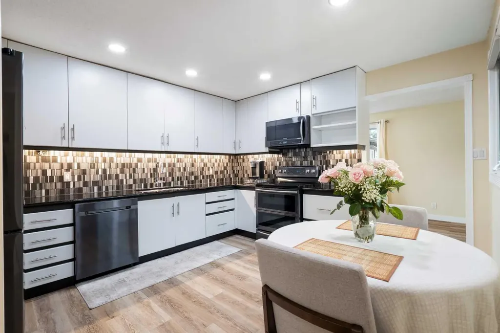 48 Deermont Way SE Calgary AB T2J 5P3