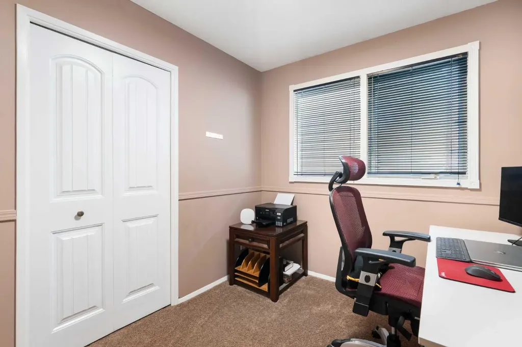 48 Deermont Way SE Calgary AB T2J 5P3