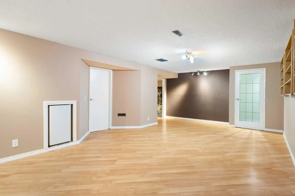 48 Deermont Way SE Calgary AB T2J 5P3