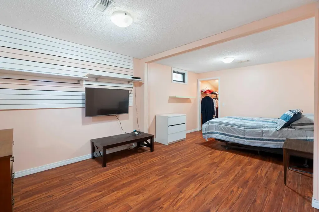 48 Deermont Way SE Calgary AB T2J 5P3