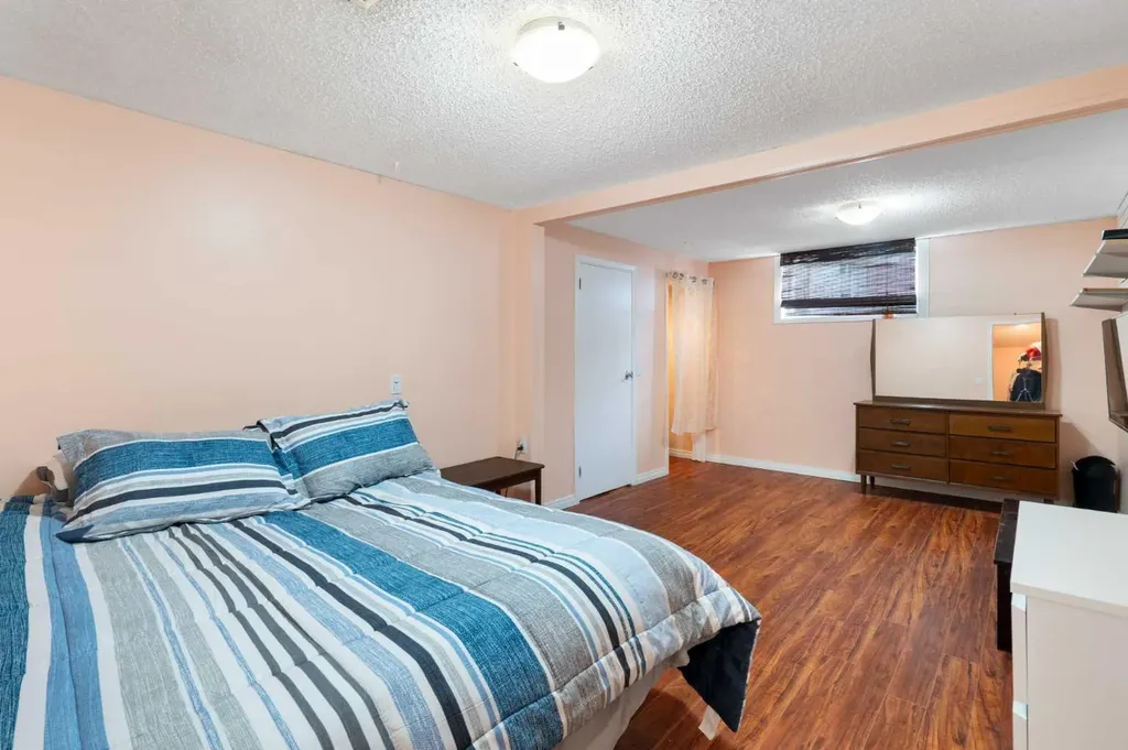 48 Deermont Way SE Calgary AB T2J 5P3