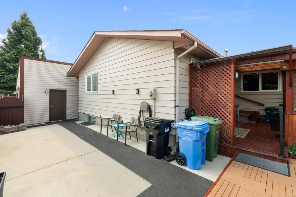 48 Deermont Way SE Calgary AB T2J 5P3