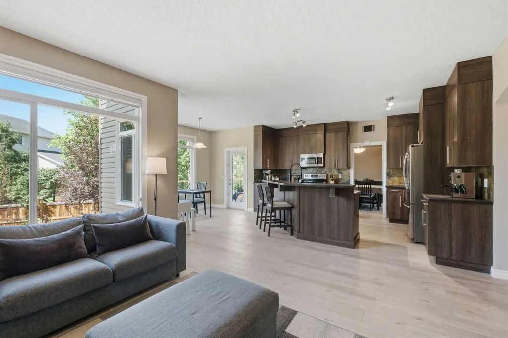 331 Parkmere Green Chestermere AB T1X1V5