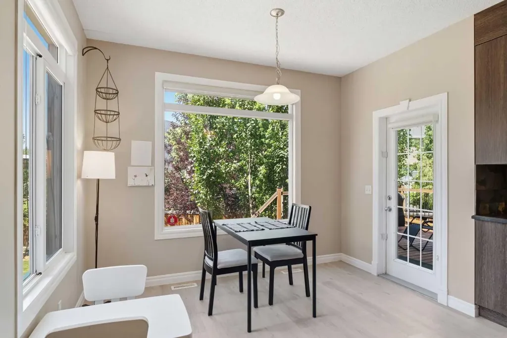 331 Parkmere Green Chestermere AB T1X1V5