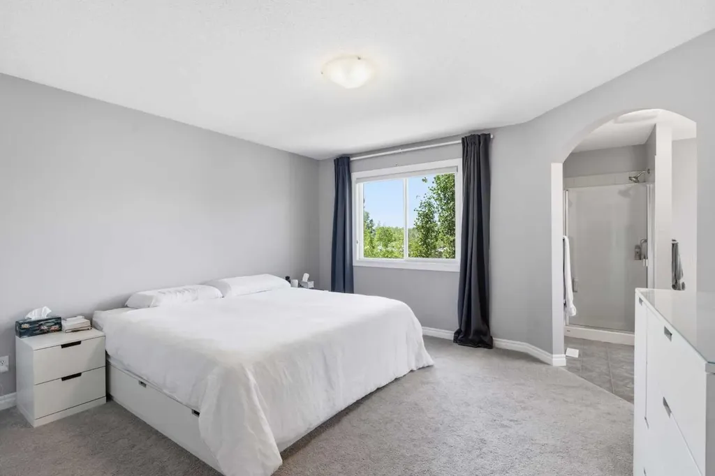 331 Parkmere Green Chestermere AB T1X1V5