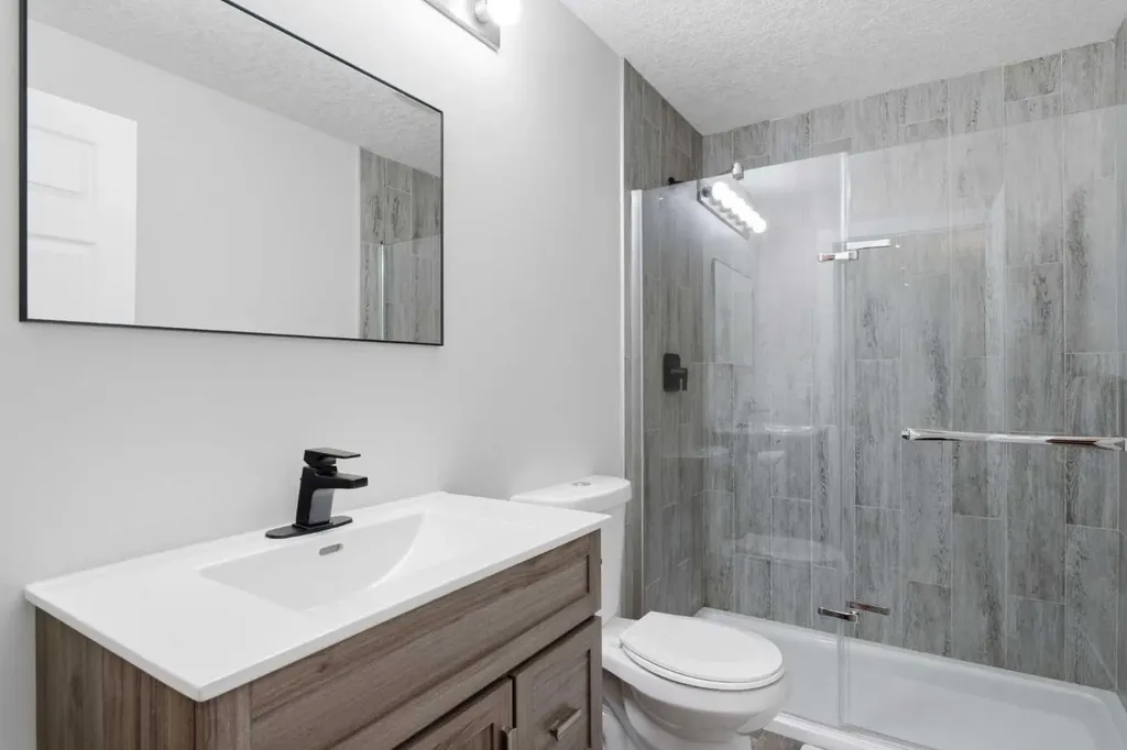 331 Parkmere Green Chestermere AB T1X1V5
