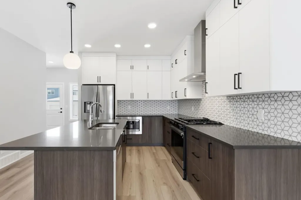 440 Lewiston Landing NE Calgary AB T3P 2J5