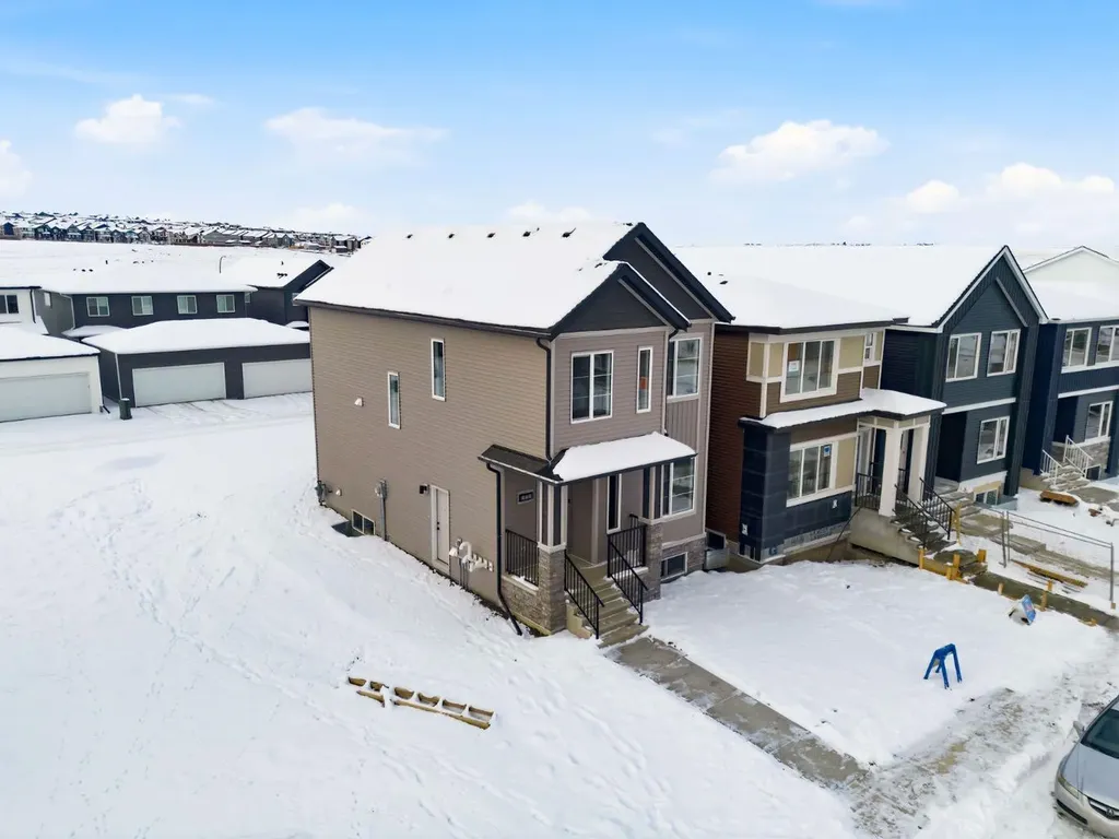 440 Lewiston Landing NE Calgary AB T3P 2J5