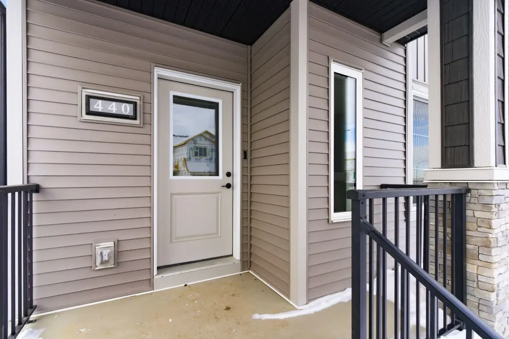440 Lewiston Landing NE Calgary AB T3P 2J5
