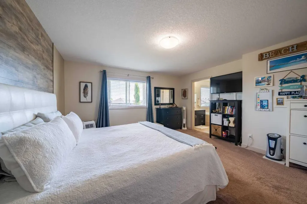 144 Everhollow Street SW Calgary AB T2Y 0B1