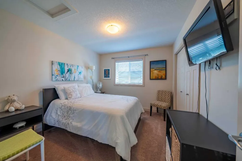 144 Everhollow Street SW Calgary AB T2Y 0B1