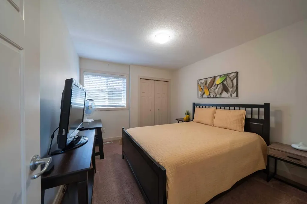 144 Everhollow Street SW Calgary AB T2Y 0B1