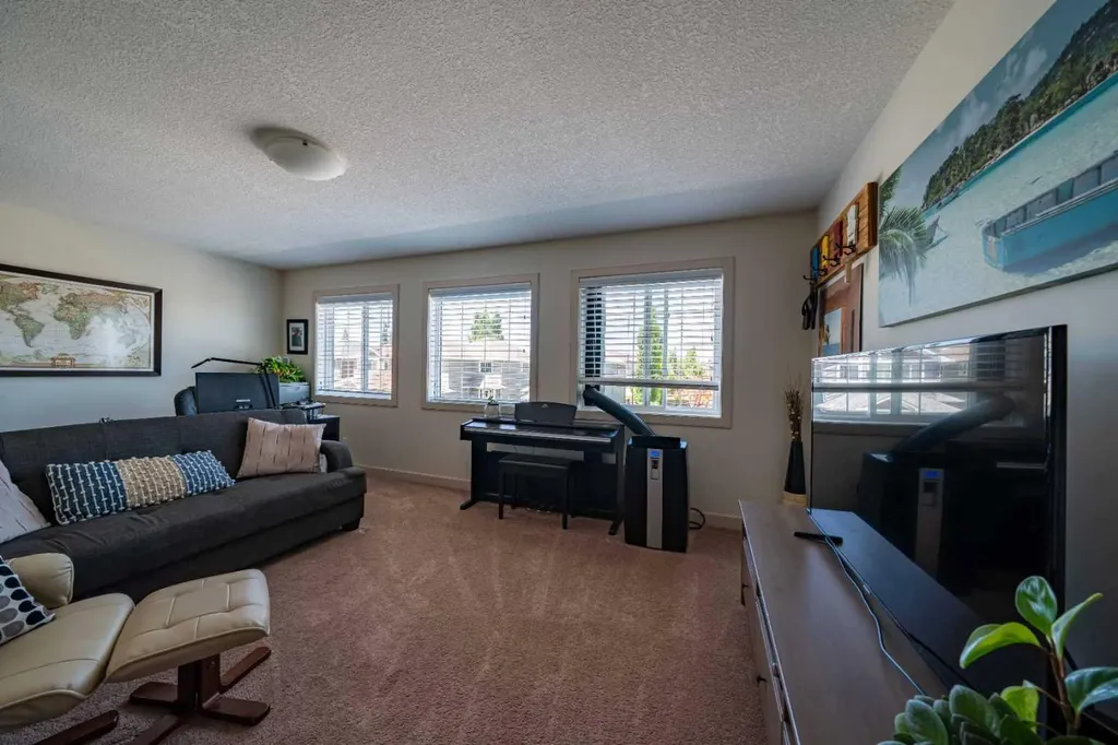 144 Everhollow Street SW Calgary AB T2Y 0B1