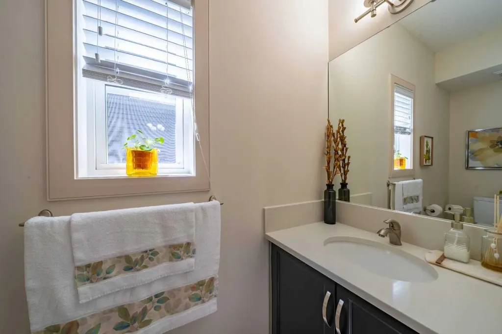 144 Everhollow Street SW Calgary AB T2Y 0B1
