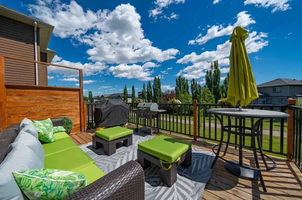 144 Everhollow Street SW Calgary AB T2Y 0B1