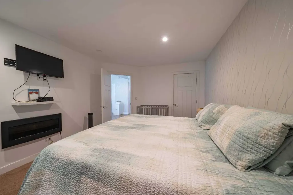 144 Everhollow Street SW Calgary AB T2Y 0B1