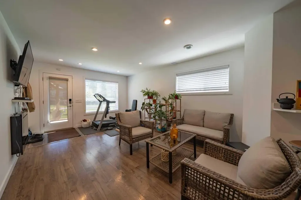 144 Everhollow Street SW Calgary AB T2Y 0B1