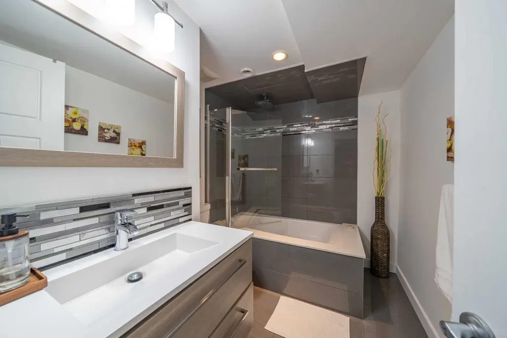 144 Everhollow Street SW Calgary AB T2Y 0B1