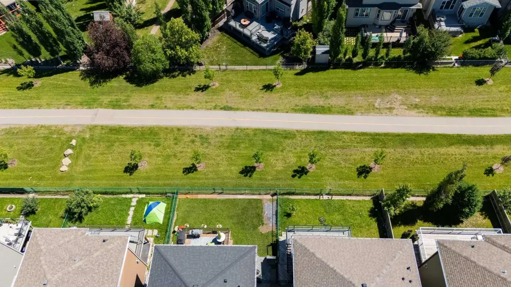 144 Everhollow Street SW Calgary AB T2Y 0B1