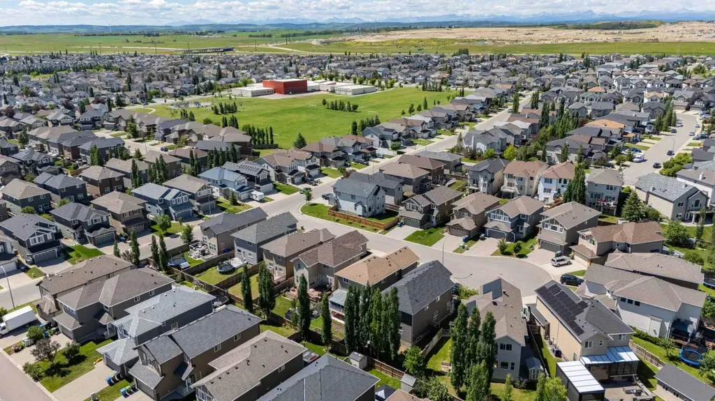 144 Everhollow Street SW Calgary AB T2Y 0B1