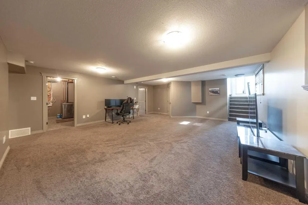 5314 14 Street Lloydminster AB T9V2K1