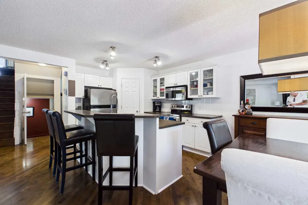 147 Tuscany Meadows Court NW Calgary AB T3L 2L3