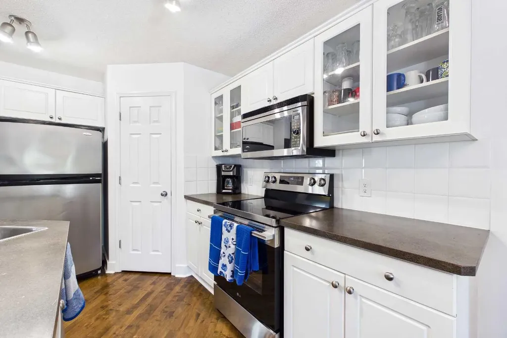 147 Tuscany Meadows Court NW Calgary AB T3L 2L3
