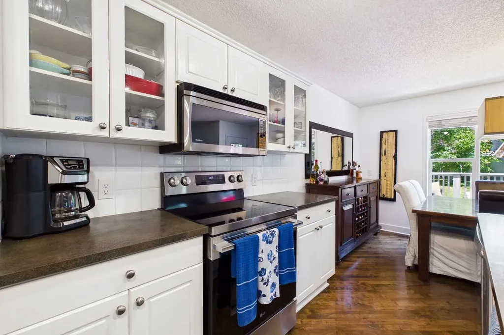 147 Tuscany Meadows Court NW Calgary AB T3L 2L3
