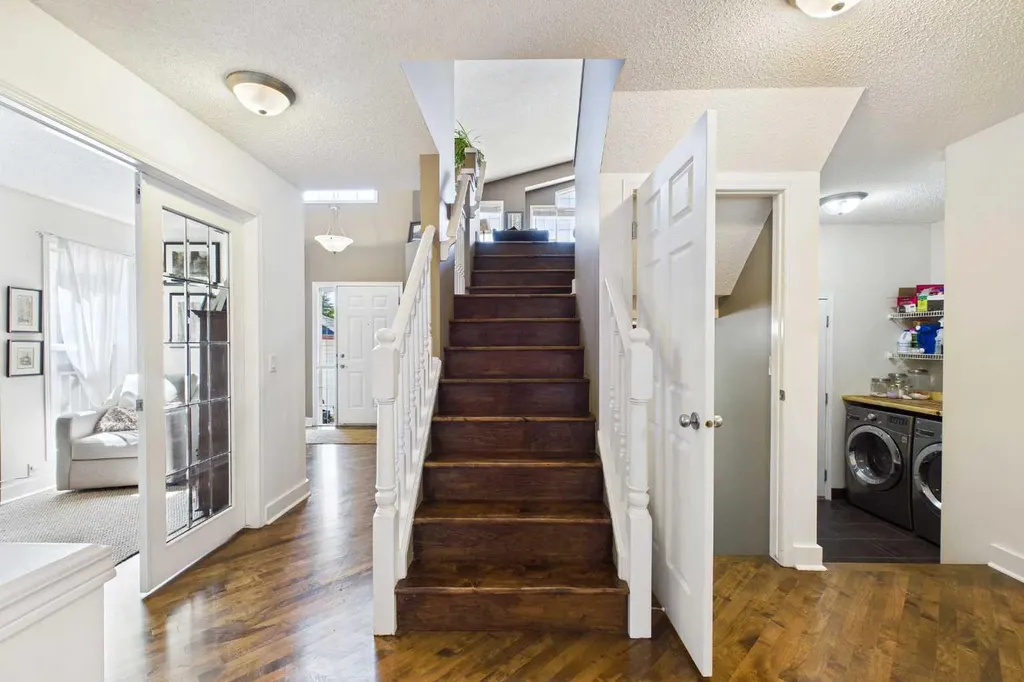147 Tuscany Meadows Court NW Calgary AB T3L 2L3