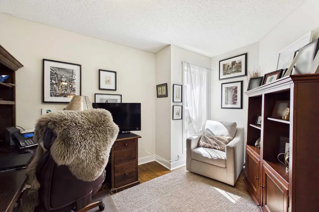 147 Tuscany Meadows Court NW Calgary AB T3L 2L3