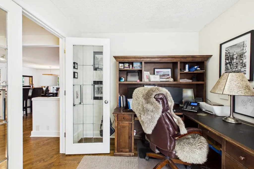 147 Tuscany Meadows Court NW Calgary AB T3L 2L3