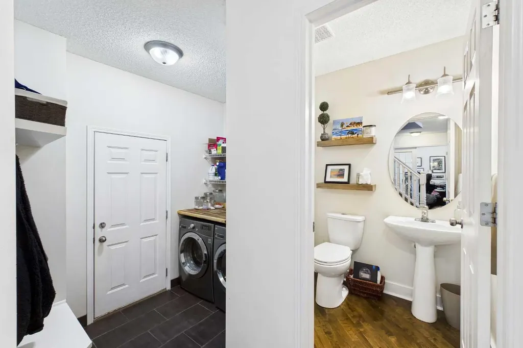 147 Tuscany Meadows Court NW Calgary AB T3L 2L3