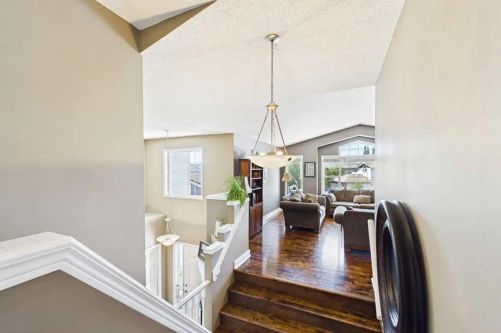 147 Tuscany Meadows Court NW Calgary AB T3L 2L3