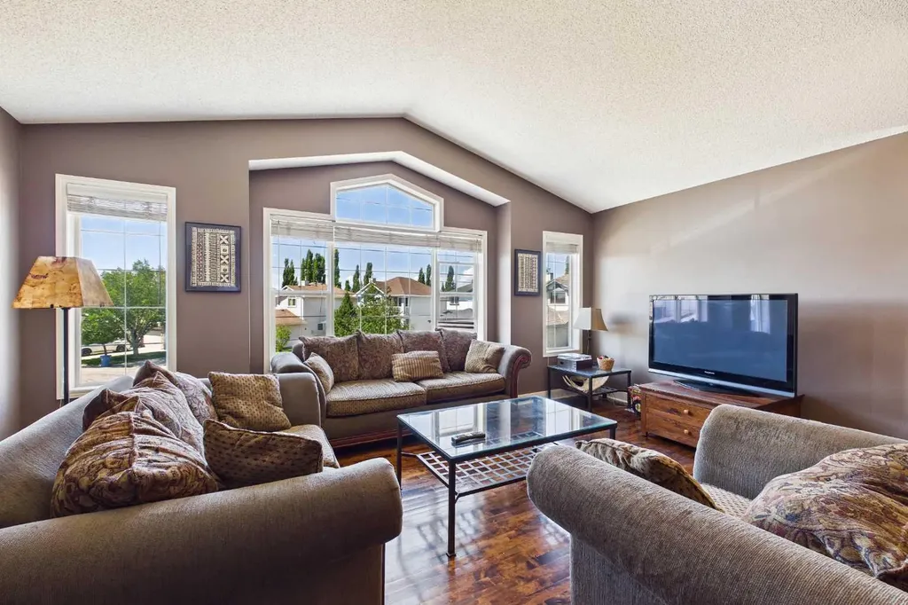 147 Tuscany Meadows Court NW Calgary AB T3L 2L3