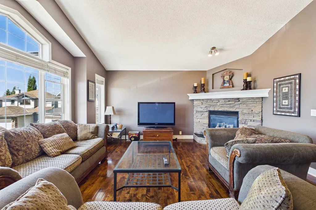 147 Tuscany Meadows Court NW Calgary AB T3L 2L3