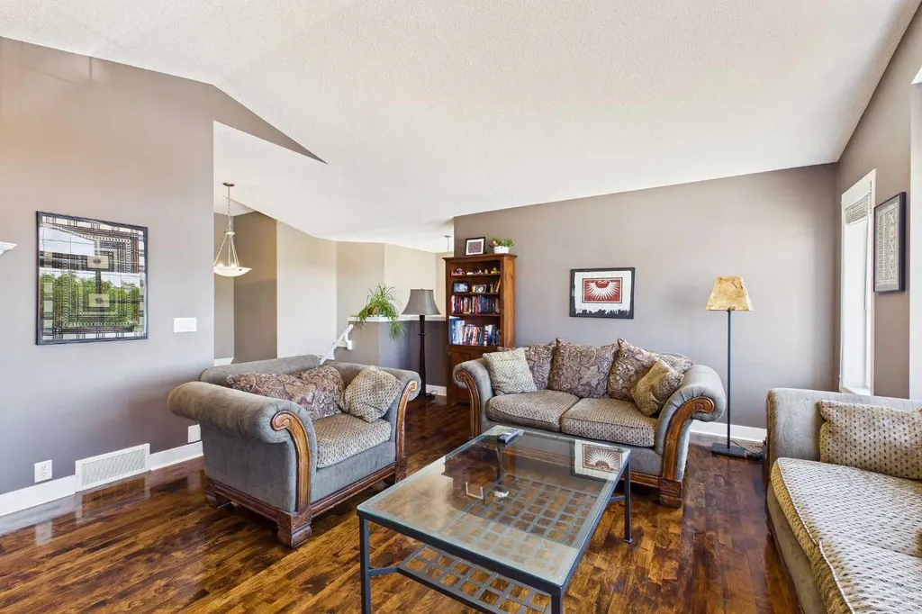 147 Tuscany Meadows Court NW Calgary AB T3L 2L3