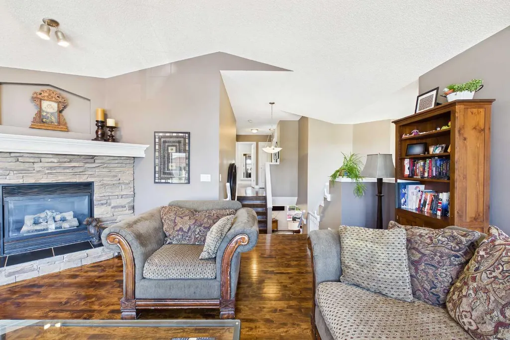 147 Tuscany Meadows Court NW Calgary AB T3L 2L3