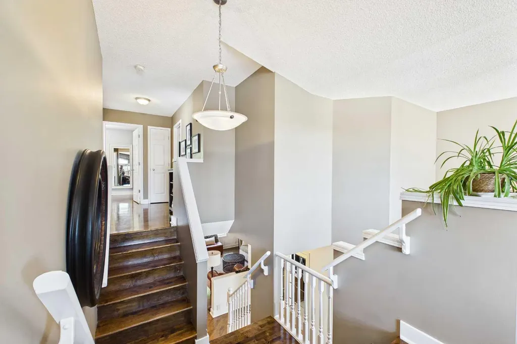 147 Tuscany Meadows Court NW Calgary AB T3L 2L3