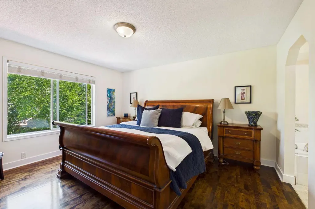 147 Tuscany Meadows Court NW Calgary AB T3L 2L3