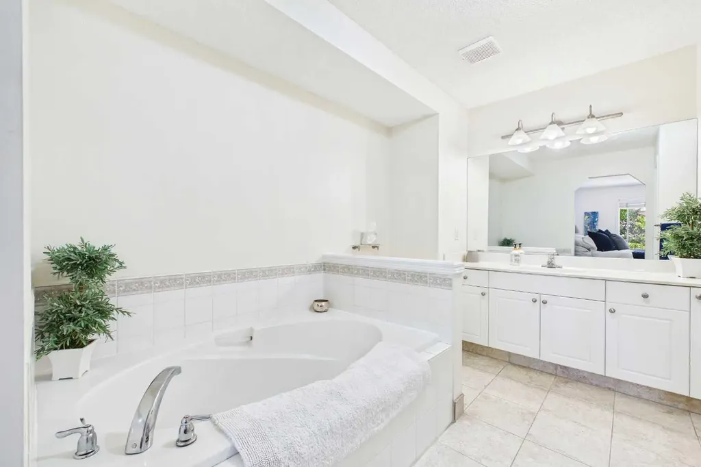 147 Tuscany Meadows Court NW Calgary AB T3L 2L3