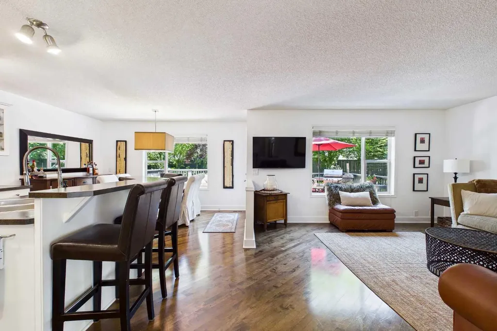 147 Tuscany Meadows Court NW Calgary AB T3L 2L3