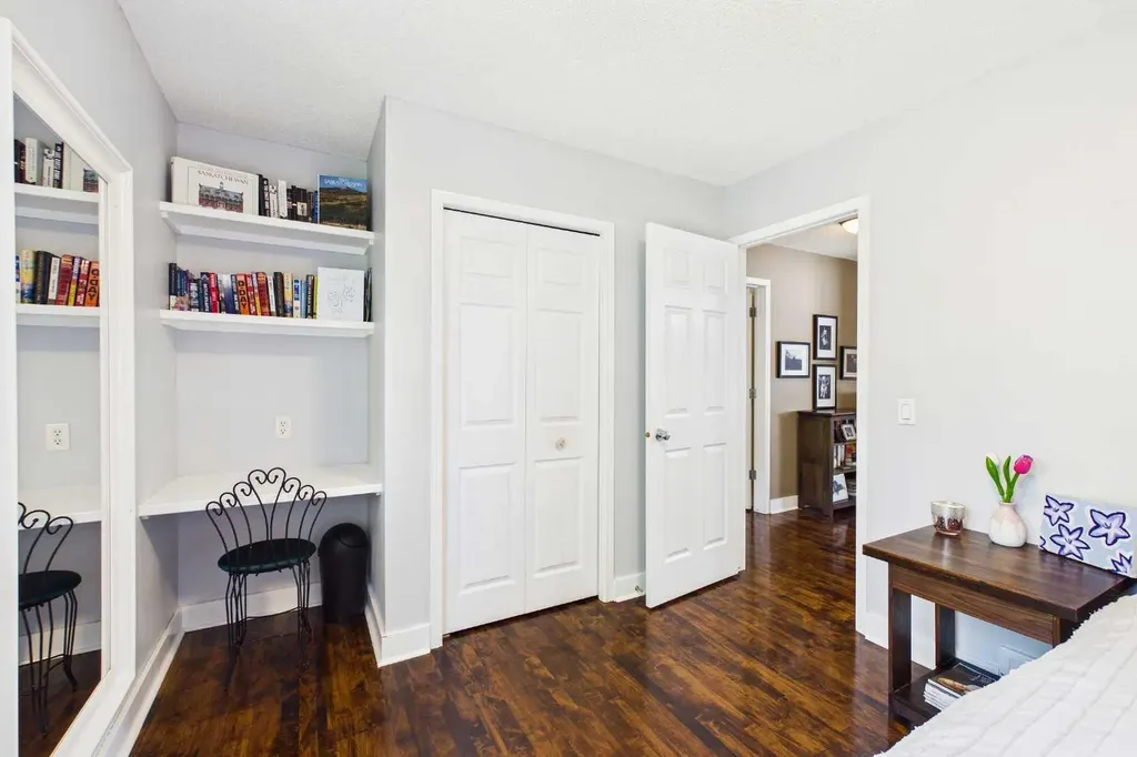 147 Tuscany Meadows Court NW Calgary AB T3L 2L3