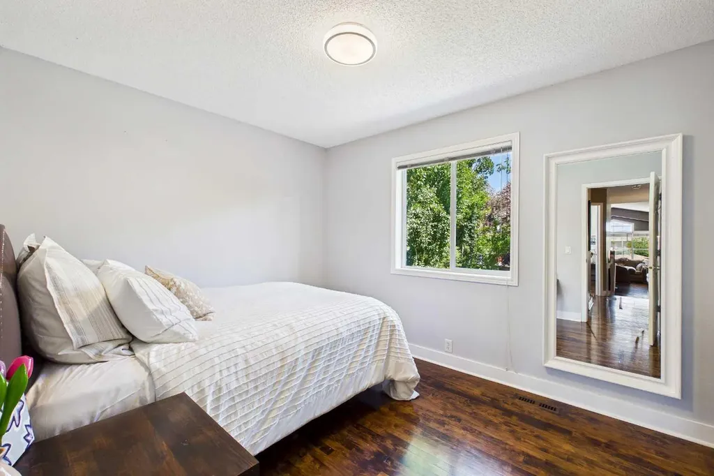 147 Tuscany Meadows Court NW Calgary AB T3L 2L3