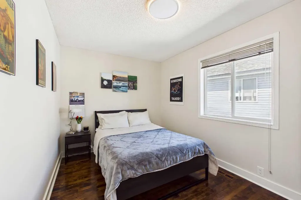 147 Tuscany Meadows Court NW Calgary AB T3L 2L3