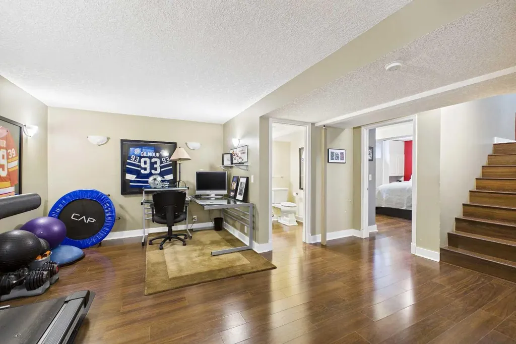 147 Tuscany Meadows Court NW Calgary AB T3L 2L3
