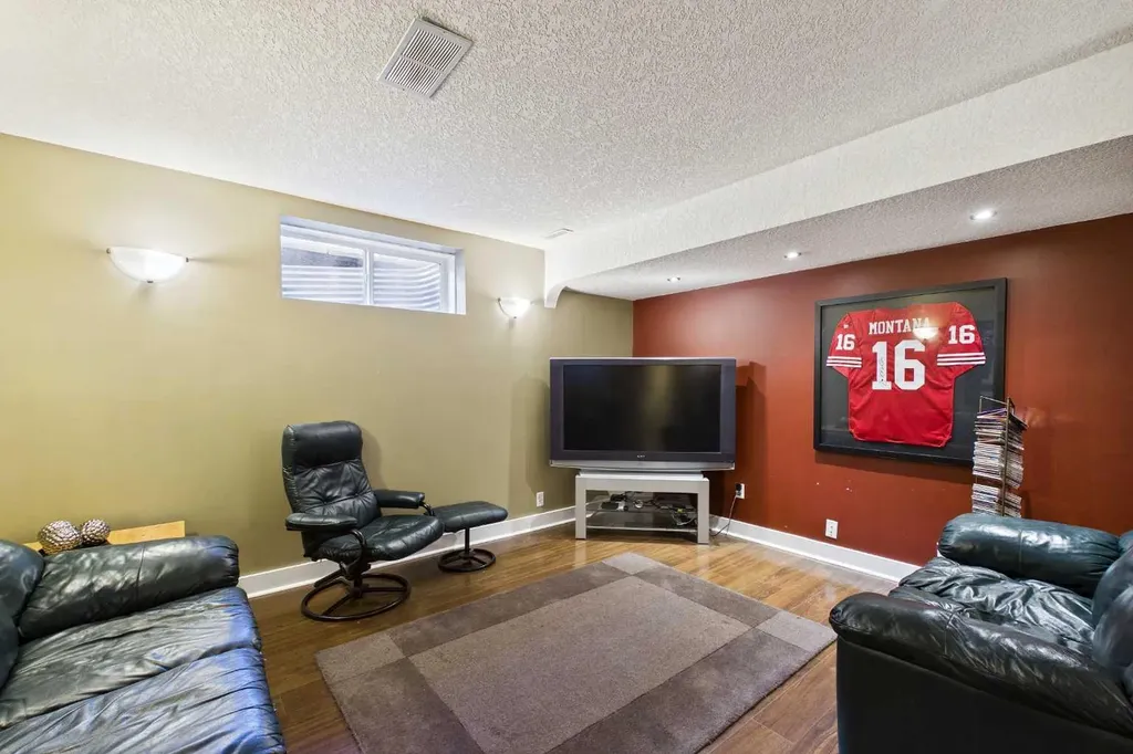 147 Tuscany Meadows Court NW Calgary AB T3L 2L3