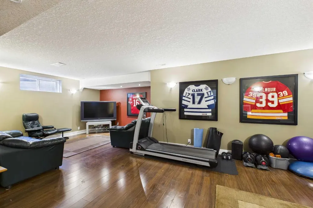 147 Tuscany Meadows Court NW Calgary AB T3L 2L3